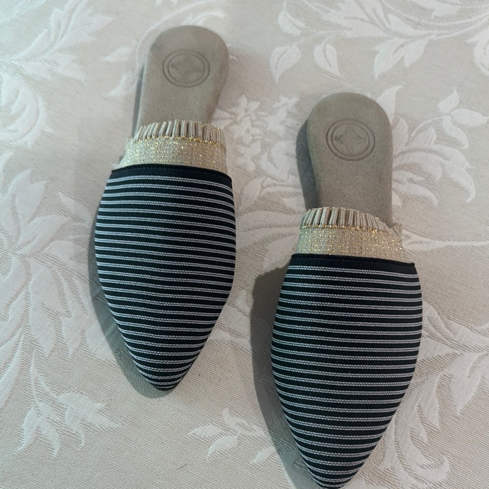 Charleston Shoe Co Striped Navy and Gold Women's Mules size 7